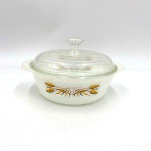 Vintage Anchor Hocking Fire King
Wheat 1 Qt Round Casserole Dish